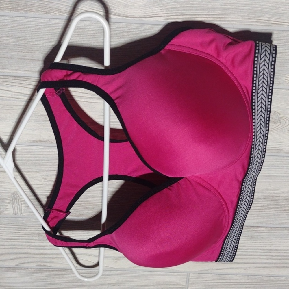 ✴️3 for $15: Pink Racerback Sports Bra